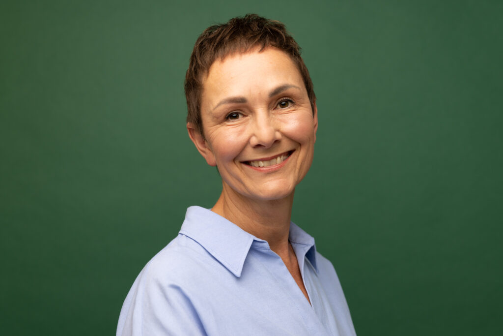 Dr. Ute Vogl, Beraterin für Supervision und Coaching, lächelt in die Kamera.